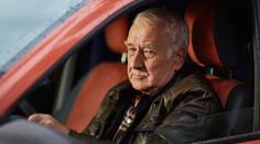Senior vjel na D5 do protisměru. Dělník ho sprostě seřval, Čechy to rozdělilo