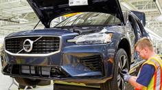 Volvo věří elektrice. Vývoj spalovacích motorů pouští Číňanům