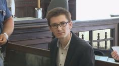 Matku a bratra měl ubodat kvůli penězům! U soudu dostal 20 let