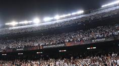 Barcelona zasahuje po fiasku s fanoušky Frankfurtu. Lístky budou nepřenosné