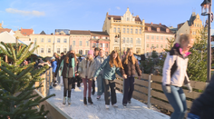 Za necelý měsíc začíná advent. Města už připravují zázemí pro trhy a kluziště
