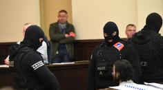 Terorista z Paříže Abdeslam dostal 20 let. Za pokus o vraždu policistů