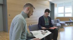 Rus Ivan a Ukrajinec Roman spolu studují v Pardubicích. Válka je ničí oba