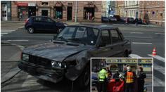 Stará škodovka vjela do cesty motorkáři, na místě zahynul