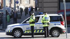 Rozjeté auto se dvojice snažila zastavit holýma rukama. Nehodě nezabránila