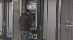 Konec nevýhodným výběrům. Inspektoři si došlápnou na bankomaty