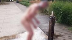 Muž se myl v Pardubicích u veřejného pítka. Šetřím za vodu, hájil se