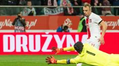 Miláček davu: Polský fotbalista vstřelil gól a uctil oběti v Paříži!