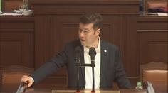 ON-LINE: Okamura mluvil sedm hodin. Ještě se tu uvidíme, řekl na závěr
