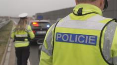 Policie zastavila mladíka, ihned přišel o řidičák. Jen pár dní po 18. narozeninách