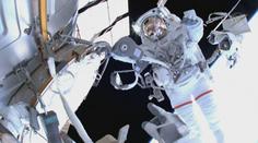 Ruská loď odvezla domů amerického astronauta. Přes zhoršení vztahů se Západem