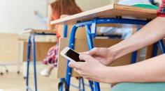 Školákovi ve třídě explodoval telefon. Měl ho v kapse u kalhot
