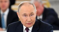 Lidé se baví nad videem z Kremlu. Co to má Putin s hlavou, vysmívají se mu