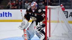 Rána pro českého mladíka z NHL. Po operaci kolene bude dlouho chybět