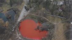Olympionička se připojila ke "krvavým" protestům. Zaplavala si v rudém jezeru