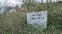 Pozemky dochází, ceny rostou. Realitní expert varuje před skrytou pastí na kupující