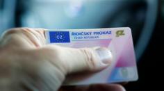 Více než půl milionu Čechů končí platnost řidičáku. Nepatříte mezi ně?