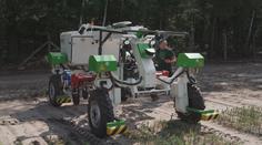O lesní školky na Pardubicku se stará unikátní robot. Nahradí dva lesníky