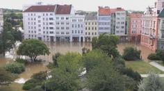 Ani 15 měsíců po povodních se mnoho lidí nemůže vrátit domů. Opravám brání vlhko