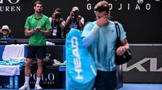 Djokovič rekordmanem Australian Open. Už se chystal domů, pomohla mu skreč