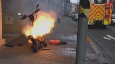 Požár v panelovém domě zřejmě způsobila elektrokoloběžka. Evakuovali 22 lidí