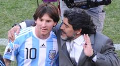 Messi věnoval Zlatý míč Maradonovi. Legenda by oslavila 63. narozeniny