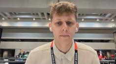 U mobilu trávím 9,5 hodiny denně, říká český fotbalový freelancer v dějišti MS