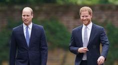 Záhada fotografií královské rodiny vyřešena. Můžou za to William a Harry