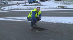 Silnice jsou v zimě samá díra. V ohrožení nejsou jen pneumatiky