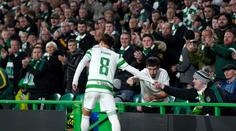 Japonský fotbalista miláčkem fanoušků! Po vystřídání během zápasu uklízel hřiště
