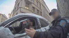 Opilý řidič zastavil uprostřed křižovatky a usnul. Policie ho viděla na kamerách