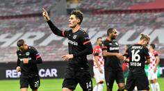 Leverkusen i po supergólu Schicka padl s Bayernem! Ten jde do čela