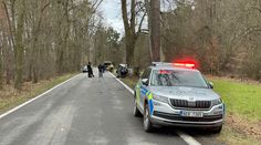 Auto na Přeloučsku narazilo do stromu. Řidič na místě zemřel