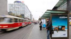 Přístřešky na zastávkách: Někde moderní i s wifi, jinde zcela chybí