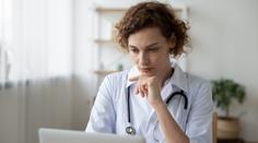 Lidé se snaží šetřit. Stále častěji proto využívají benefity pojišťoven. PŘEHLED