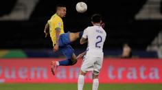Zkrat brazilské hvězdy. Kung-fu kopem sestřelil protihráče