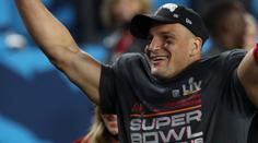 Jak oslavit titul v Super Bowlu? Gronk vyrazil do Disneylandu!