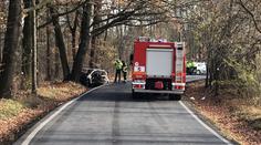 Řidiče z plamenů vytáhli svědci, jinak by v autě uhořel! VIDEO
