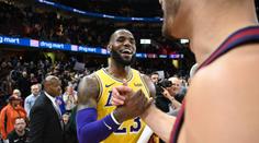 LeBron se vrátil do Clevelandu! Předvedl show a Lakers vyhráli