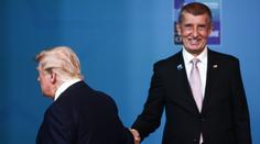 VIDEO: Trump si přišel potřást rukou s Babišem. Český premiér zářil štěstím
