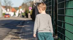 Čtyřletého hocha pohoršil oběd ve školce. Tajně proklouzl zadním vchodem ven