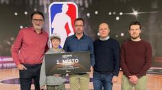 Hustou trefu ovládl dvanáctiletý Vojta. Na NBA do Paříže letí s tátou