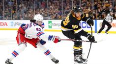 Pastrňák s Krejčím rozhodli o výhře Bostonu. Zářili i Vrána s Voráčkem