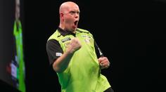 Van Gerwen překvapení nepřipustil. Jeho soupeř ale nedal kůži lacino