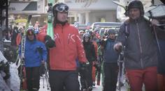 Lyžařská střediska v Alpách se mění v bojová pole. Turisté se tam často rvou