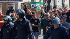 Chaos po Lize mistrů. Fanoušci Feyenoordu poranili i dítě