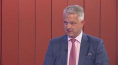 Splátkové prázdniny končí. Lidé musí začít šetřit, řekl ředitel banky