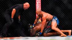 UFC má nového neporaženého šampiona, Gane nedal Lewisovi šanci