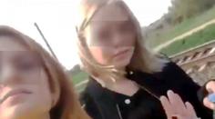Naďa a Máša se procházely po kolejích, za okamžik je smetl vlak
