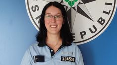 Zoufalá žena se chtěla oběsit na šále. Policistka s ní vyjednávala na stromě